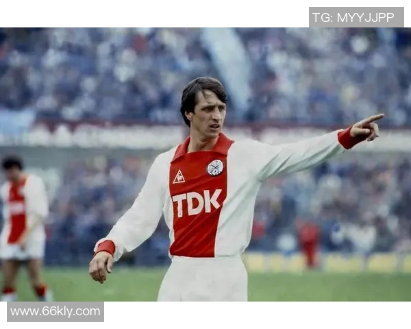 克鲁伊夫足球明星的传奇人生与对现代足球的深远影响