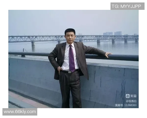 岁月无情足球明星年老时的风采与回忆展现人生的辉煌与坚持